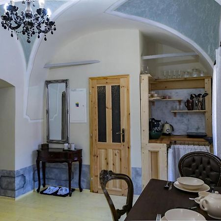 Apartman Charlotte V Dome So Studnou Na Streche Banska Stiavnica Bagian luar foto