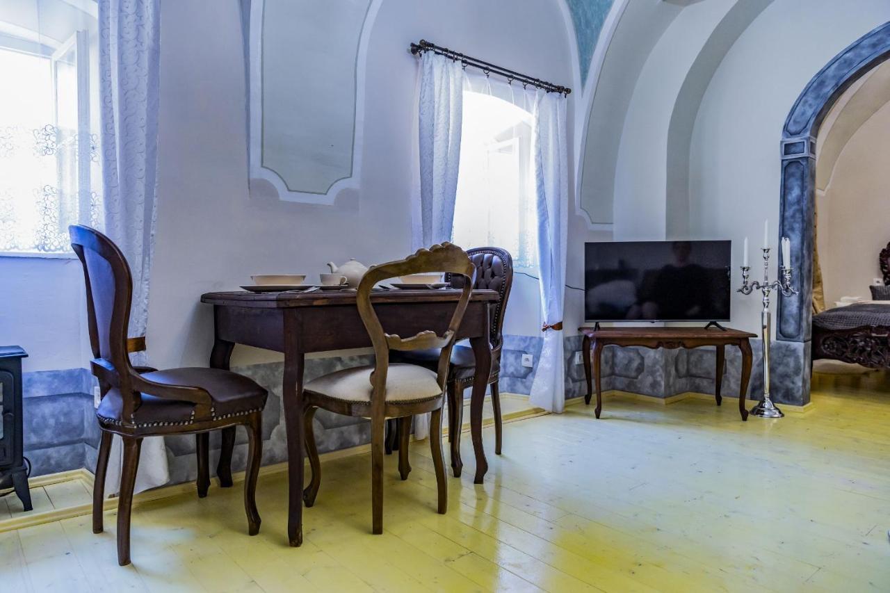Apartman Charlotte V Dome So Studnou Na Streche Banska Stiavnica Bagian luar foto