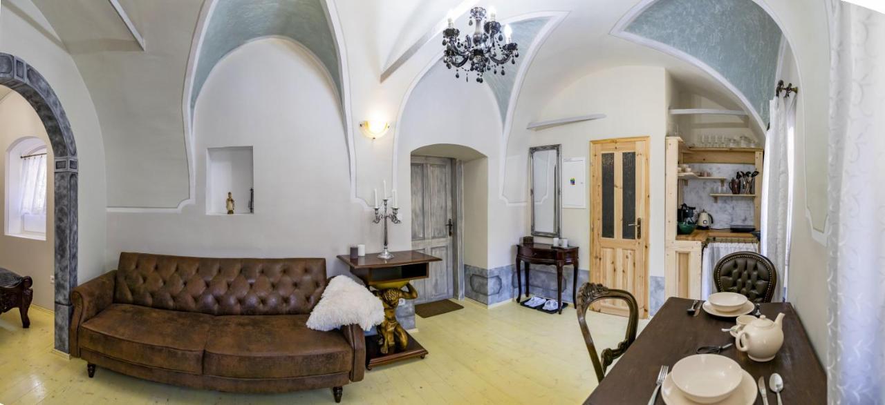 Apartman Charlotte V Dome So Studnou Na Streche Banska Stiavnica Bagian luar foto