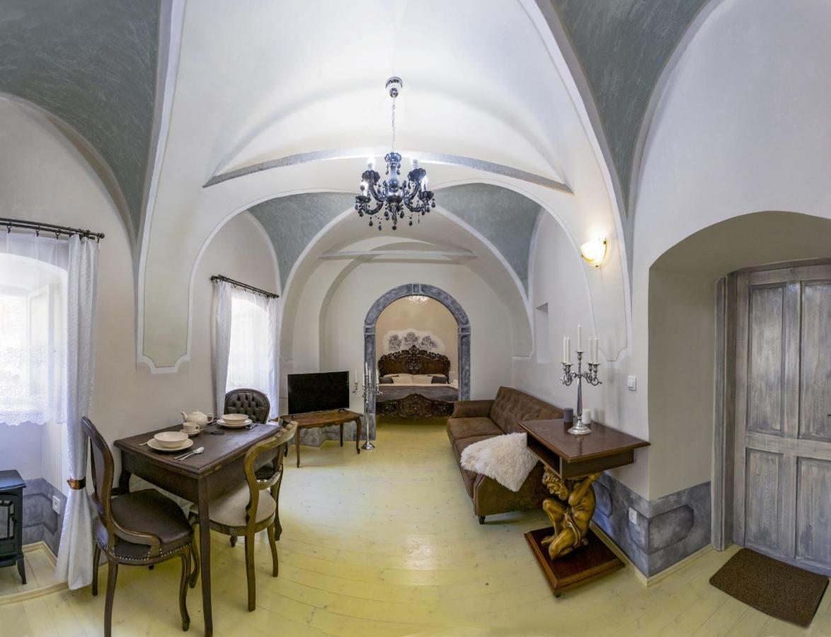 Apartman Charlotte V Dome So Studnou Na Streche Banska Stiavnica Bagian luar foto