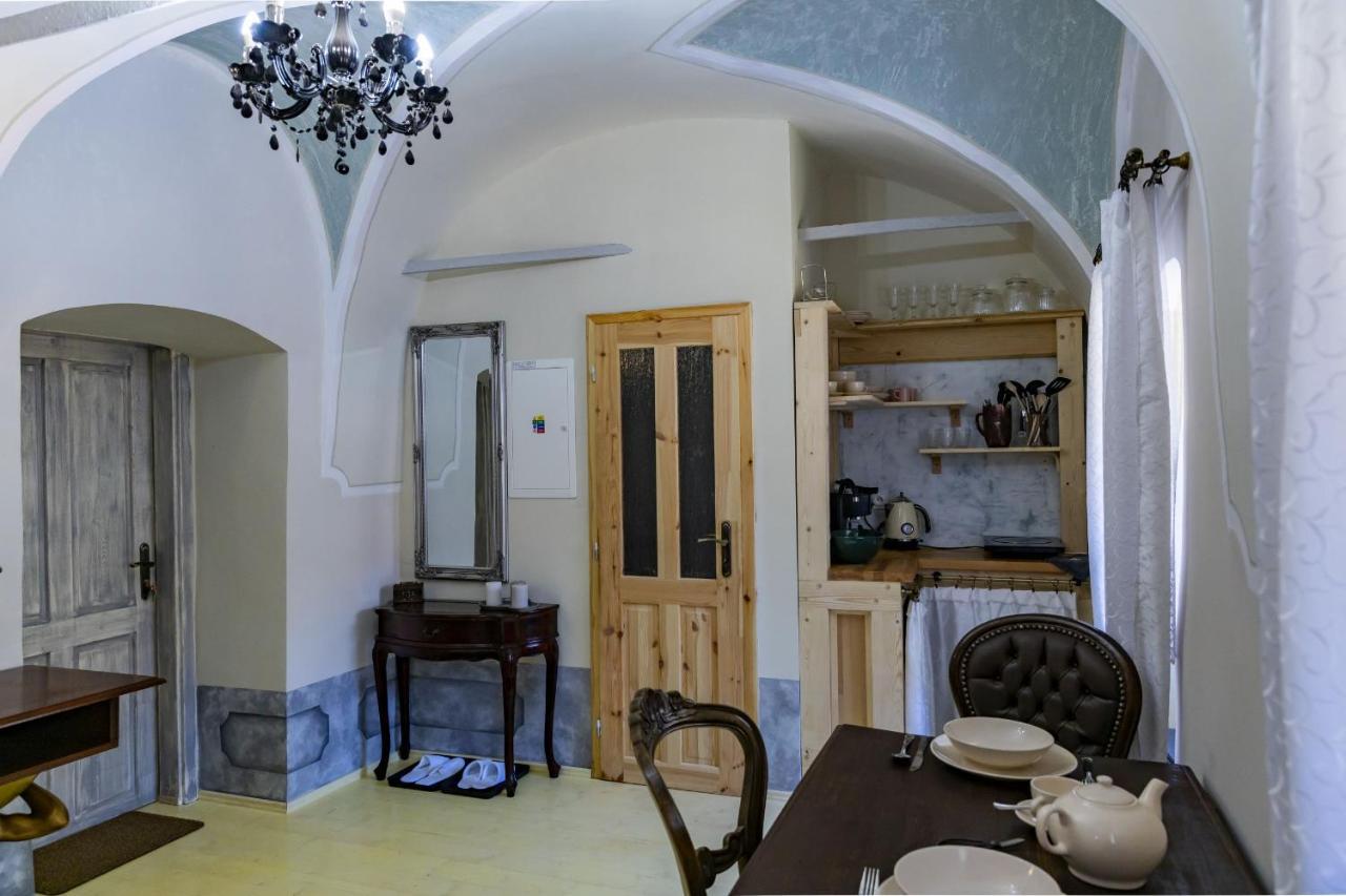 Apartman Charlotte V Dome So Studnou Na Streche Banska Stiavnica Bagian luar foto